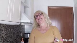 Fiatal csóka és a szexéhes nagymuter