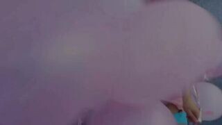 Riley Reid púzójában két kukac