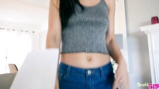 Alina Lopez imádja szívni a bátyó faszát