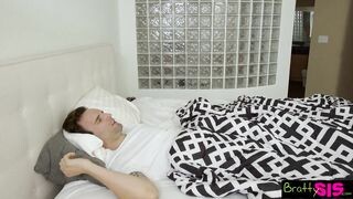Perverz tinédzser csajszika a nevelő faterjával kamatyol