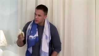 Orosz zsenge maca és a kettő hímtag