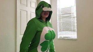 18 éves cosplayes gigantikus popós spanyol tinédzser