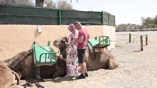Gigászi tőgyes arab csajszika kettyintése