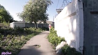 Tinédzser csajszi lovagolja a krapek faszát