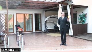 Óriási csöcsű milf kettő pélót kap
