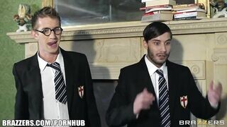 Tarra White a bűbájos sulis kurva