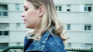 Selvaggia Babe a sztyuárdesz termetes segge megpakolva