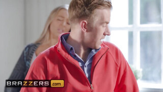 Brazzers - Petite Princess Eve és gigantikus pénisz