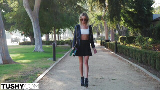 Tushy - Chloe Temple segge megrakva