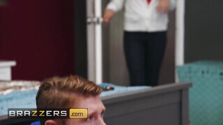 Brazzers - Jeanie Marie Sullivan a szuper csábító milf