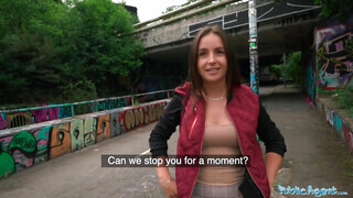 Public Agent - Jenna J Ross a híd alatt hancúrozik