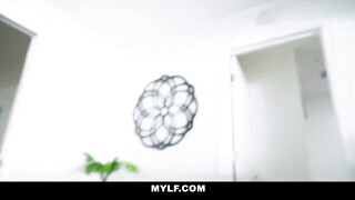 Mylf - Lilly Hall kézbe veszi a fügyit