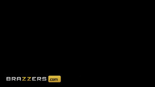 Brazzers - Bella Rolland a tanár úrral kupakol