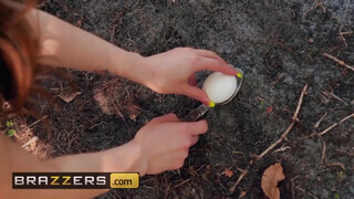 Brazzers - Quinn Wilde a szabadban imád hancúrozni