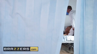 Brazzers - Bonnie Rotten popsijában az óriás bőrös virsli