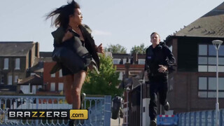 Brazzers - Polly Pons és a óriási faszú zsaru