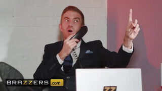Brazzers - Lucia Love óriási dárdát kap az irodában