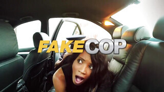 Fake Taxi - Roxy Lace muffját a barna taxis reszeli