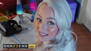Brazzers - Nicolette Shea élvezi ha keményen kúrják