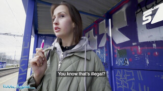 Public Agent - Tini szuka pénzért dug