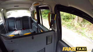 Fake Taxi - Barbie Sins hátsó nyílásba reszelve