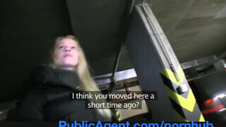 PublicAgent - Bella Karina a gigantikus kannás világos szőke