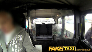 FakeTaxi - cuki pipi óriási seggel megfizet
