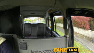 FakeTaxi - iskolás csajszika ordítva élvez