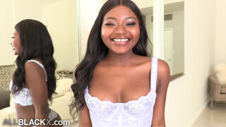 AllBlackX - Noemie Bilas a cuki fekete csajszi