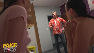 Fake Hostel - Zsenge lányok és a szállásadó
