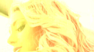 Wicked - Kayley Gunner a gigászi picsájú milf