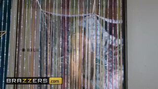 Brazzers - Karma Rx a hippi pasassal dug