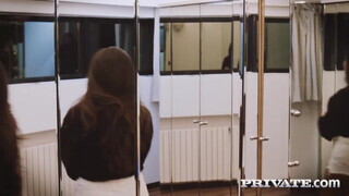 Private com - a főnöknek elégg méretes bréje van