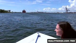 Reality Kings - Bella Baby segge is megkettyintve