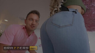 Brazzers - Katie Kush és Kayley Gunner édeshármasban kupakol