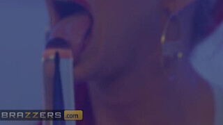 Brazzers - Phoenix Marie termetes popsikája megdolgozva