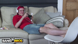 BANGBROS - Ava Koxxx kikezd a 18 éves gamer ürgével