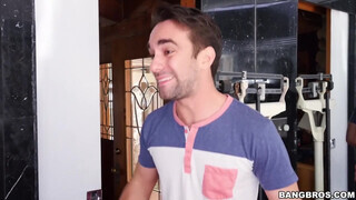 Cassidy Banks a gigászi kannás fital repedtsarkú - Bangbros