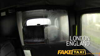 FakeTaxi - méretes cickós debella pipi a taxiban