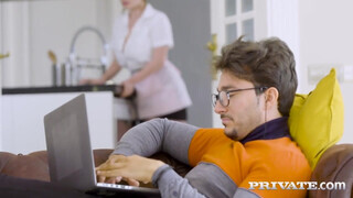 Private-com - Alice Wayne a termetes mellű szobalány