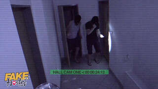 Tinédzser nőcit kúrnak a rabló srácok - Fake Hostel