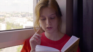 ULTRAFILMS - vonzó fiatal lány begerjed egy könyvre