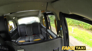 Fake Taxi - Gigászi cickós milf megkefélve a hátsó ülésen