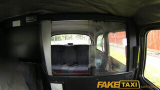 FakeTaxi - Felborotvált fejű punk szuka megdugva