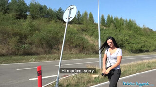 Méretes mellű zsenge lány pénzért kefél - Public Agent