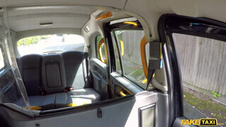 Fake Taxi - Tini maca kúr a taxiban