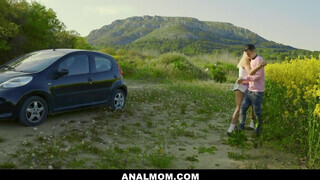Cherry Kiss megengedi popsiba - Anal mom