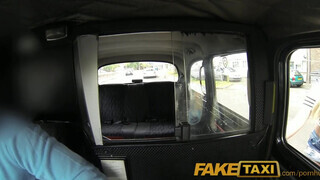 FakeTaxi - Bonnie Rose bekapja a cerkát