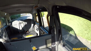Fake Taxi - Myla Elyse bekapja a falloszt