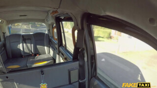 Fake Taxi - Louise Lee fenékbe is engedi